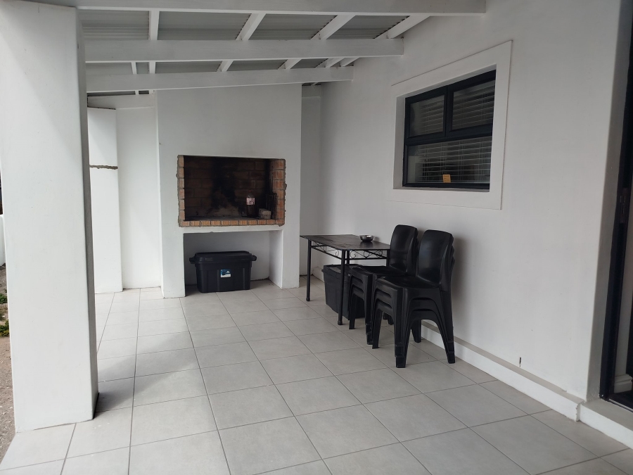 4 Bedroom Property for Sale in Hoogland Western Cape